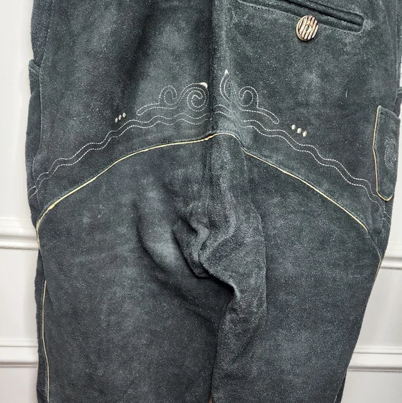 Authentic German Men’s Black Suede Lederhosen with Suspenders – Size 54 - Picture 9 of 13